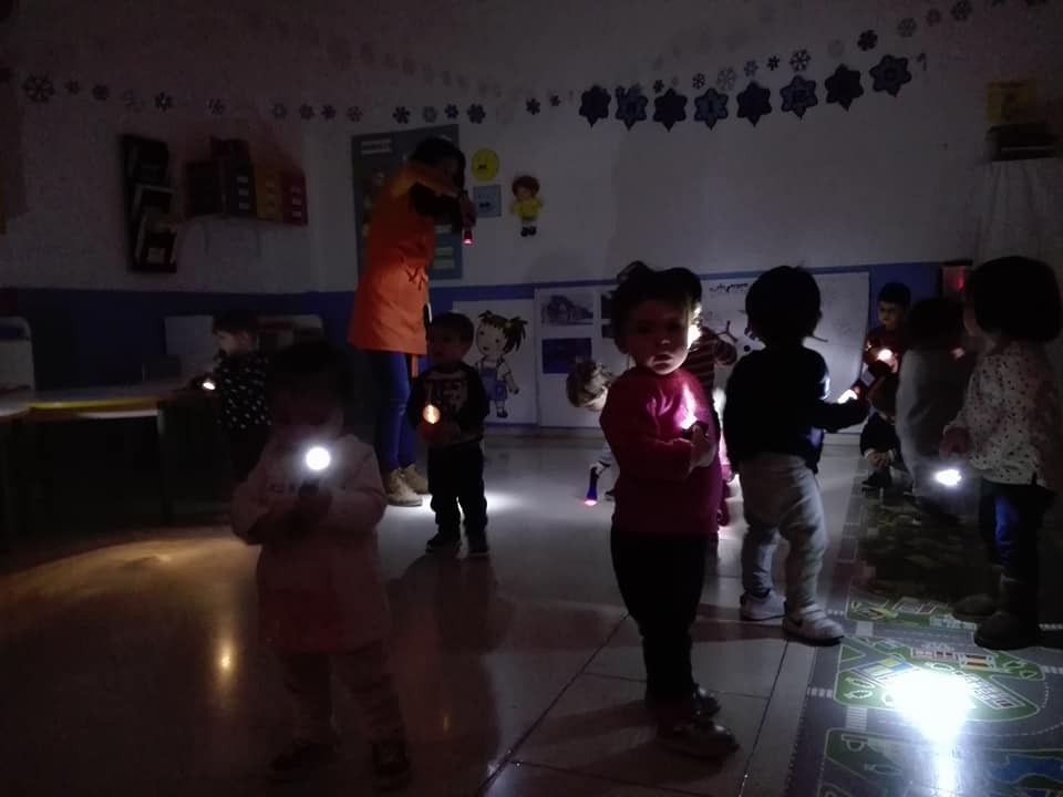 Ventilar Abreviar Ellos Juegos de luz y sombras para desarrollar sus capacidades intelectuales |  Escuela Infantil Loriguilla Mandarina